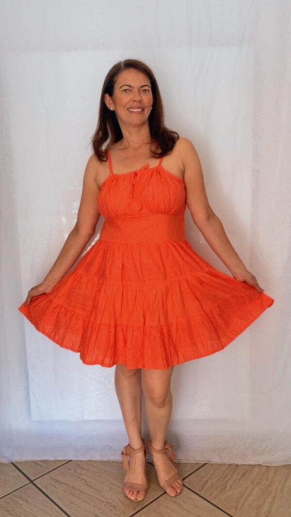 Vestido Curto Regata Evase