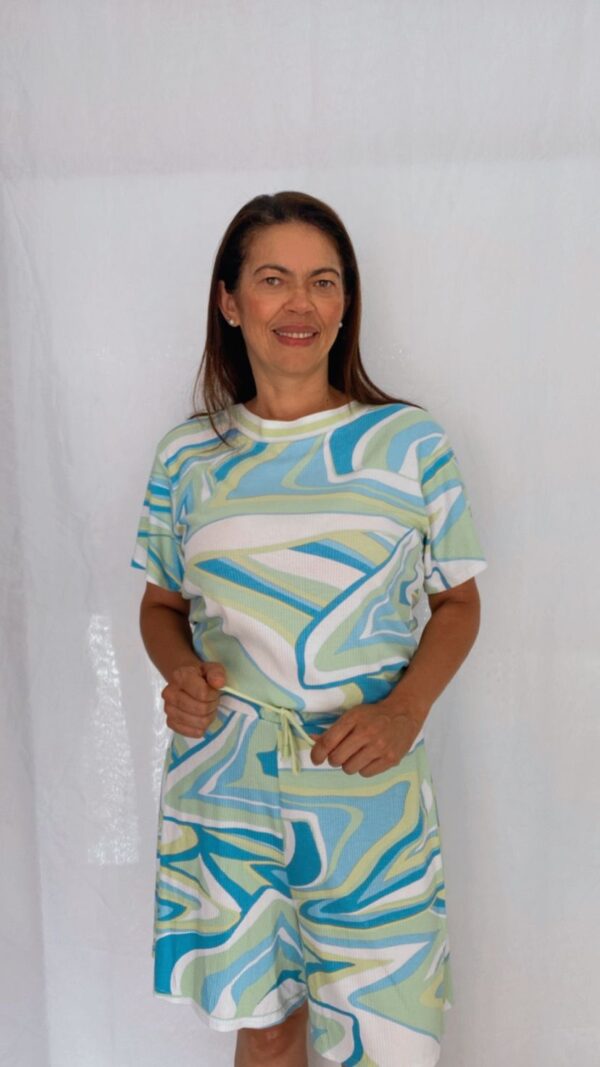 Macacão Curto Estampado Azul e Verde - Image 2
