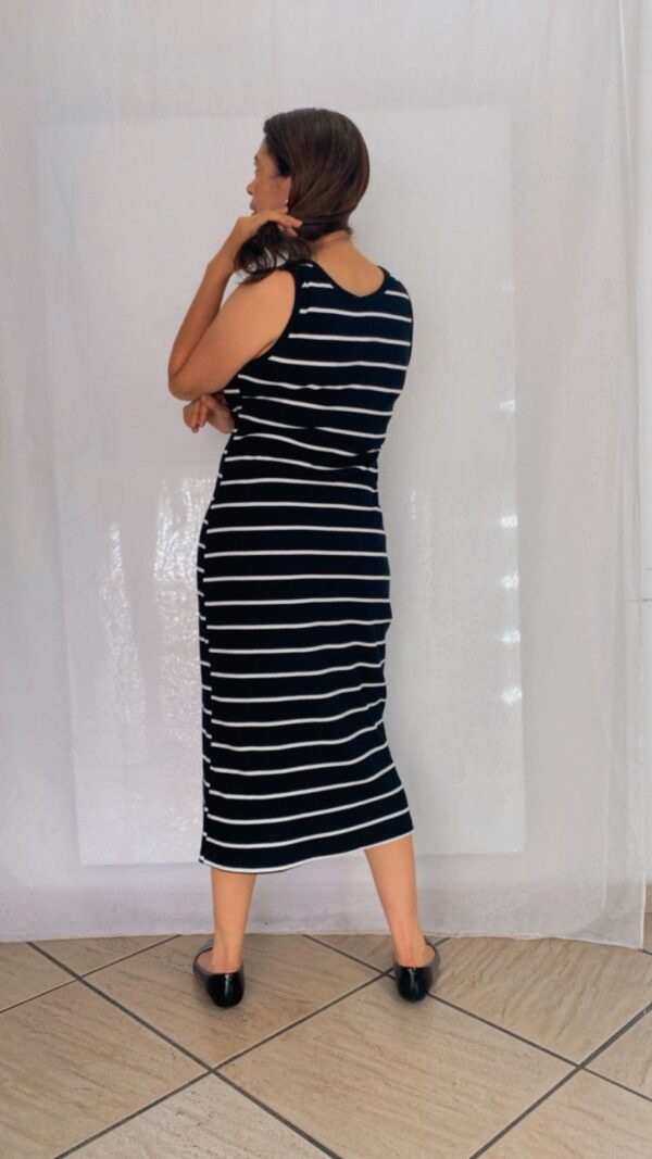 Vestido Midi Justo(a) Listrado Preto e Branco - Image 3