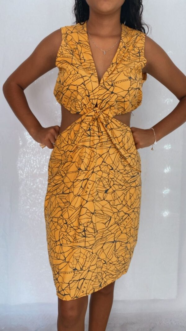 Vestido Curto Amarelo Aberto Costas - Image 2