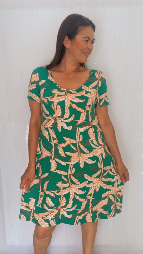 Vestido Manga Curto Malha Folhagem