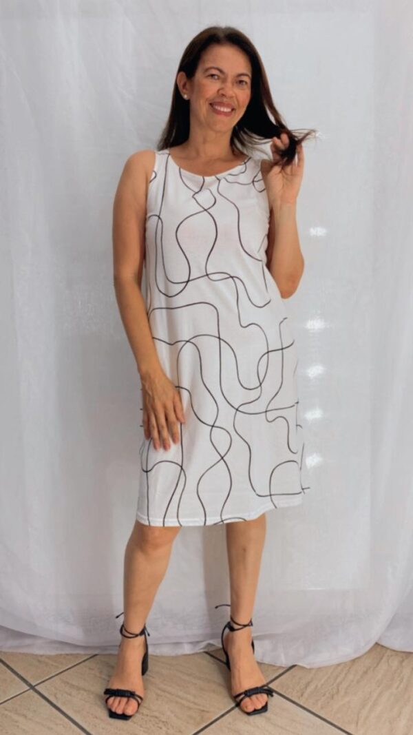 Vestido Curto Regata Estampado Listras Onduladas
