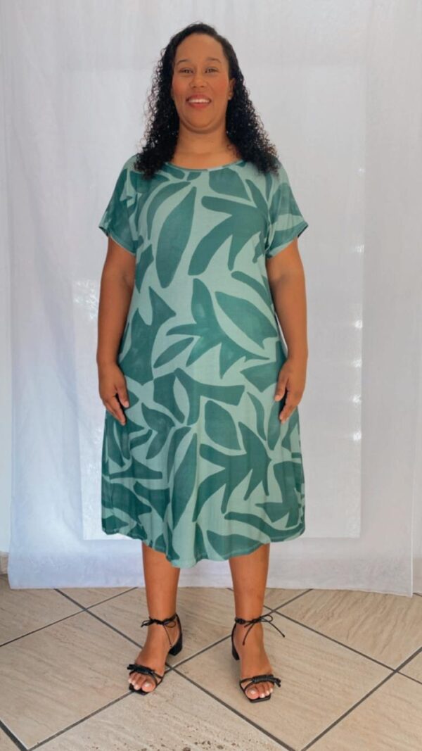 Vestido Curto Plus Evase