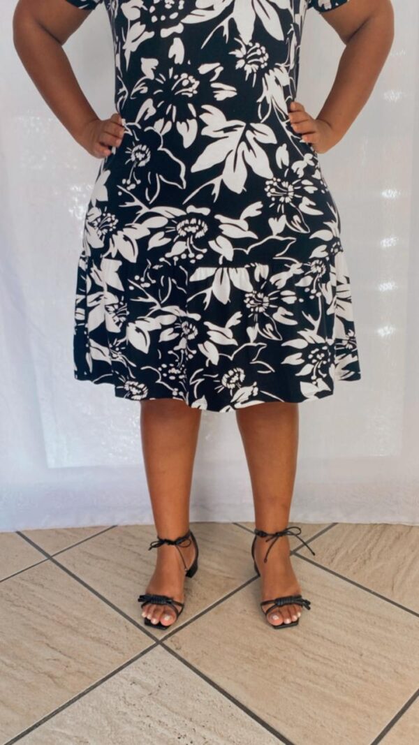 Vestido Curto Evase Babado - Image 4