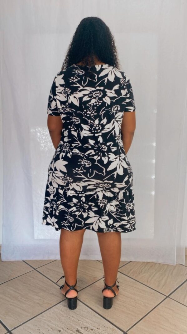 Vestido Curto Evase Babado - Image 2