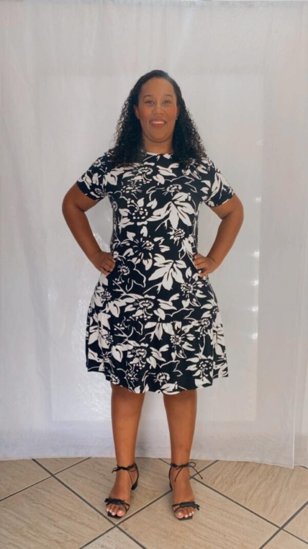 Vestido Curto Evase Babado