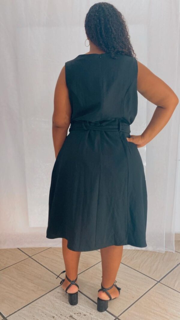 Vestido Midi Cinturado Preto - Image 3