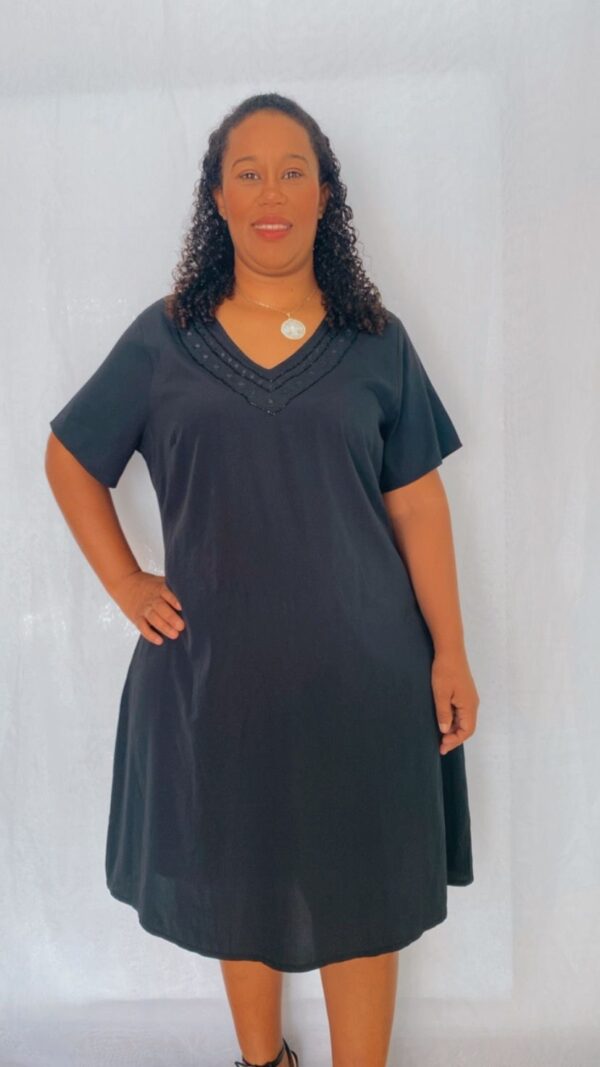 Vestido Forrado Gola V Detalhe Pedrinhas - Image 2